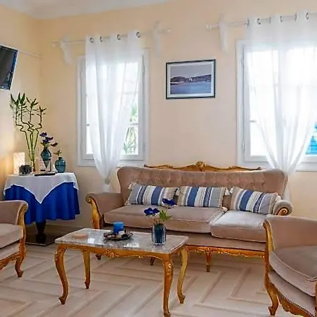Marinos Parikia (Paros)